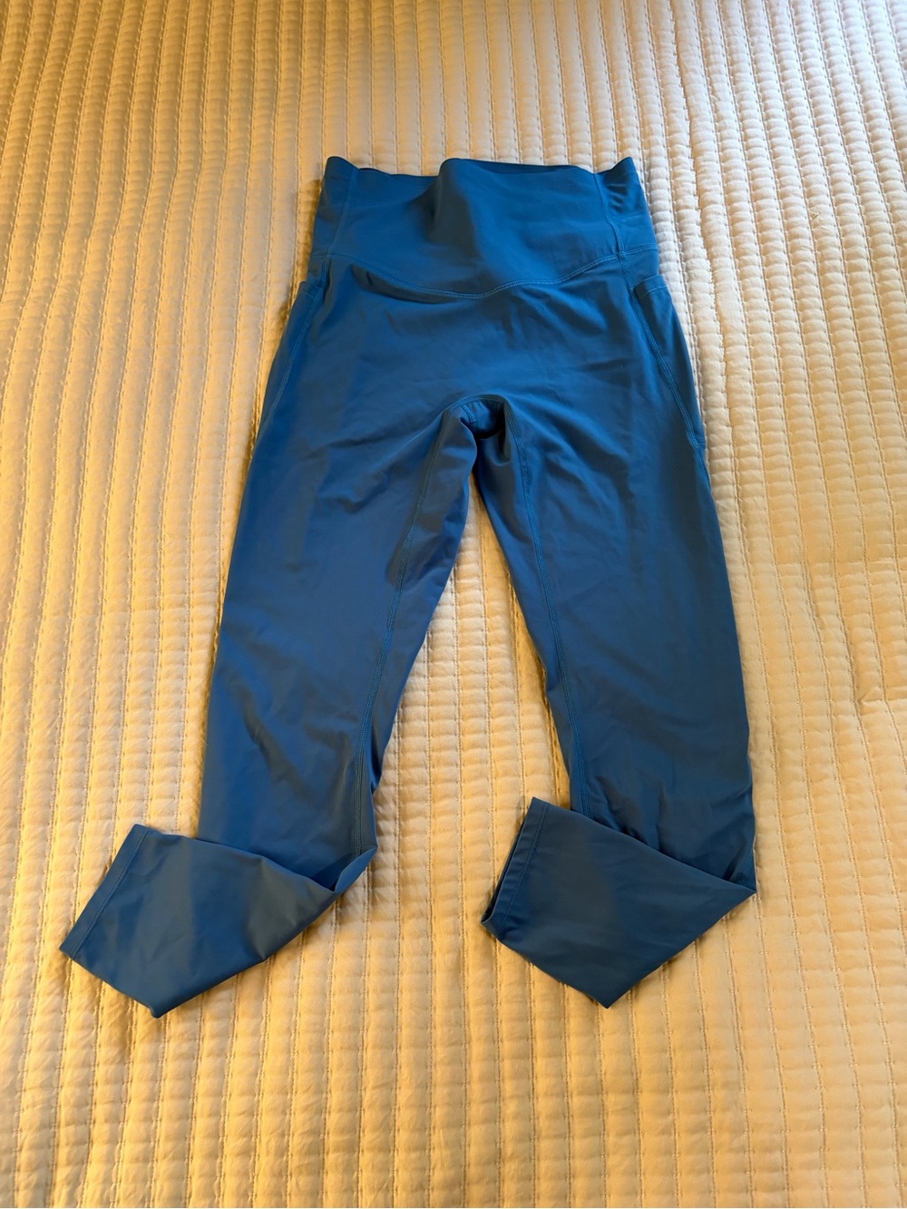 HALARA High Waisted 7/8 Leggings | Size M